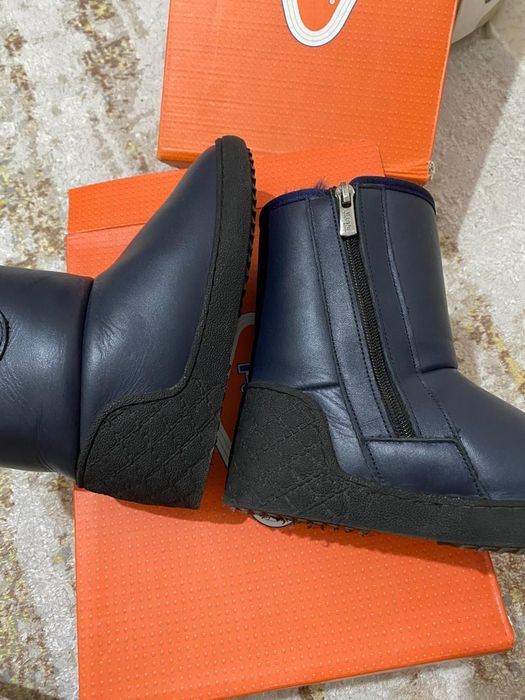 Продам натуральные угги 30 размера