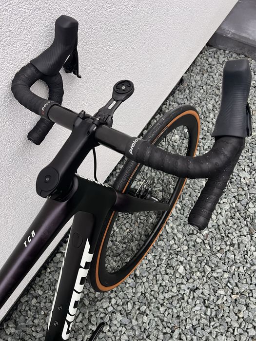 Cursiera sosea Giant TCR Advanced Pro 1 Disc Carbon, Sram AXS 2x12, roti carbon Roval C38, powermeter Quarq