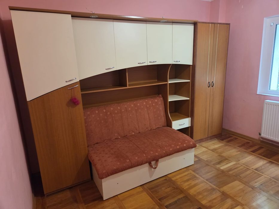 Vând Dormitor Tineret + canapea extensibila + Dulap 2 usi