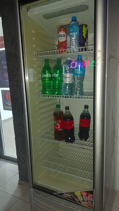 Продам витринный холодильник