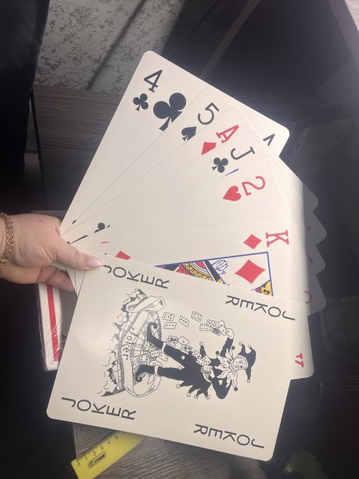 Продам карты игральные 20*28