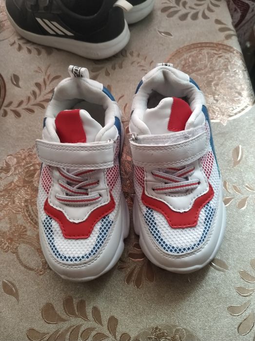 Vand adidasi copii