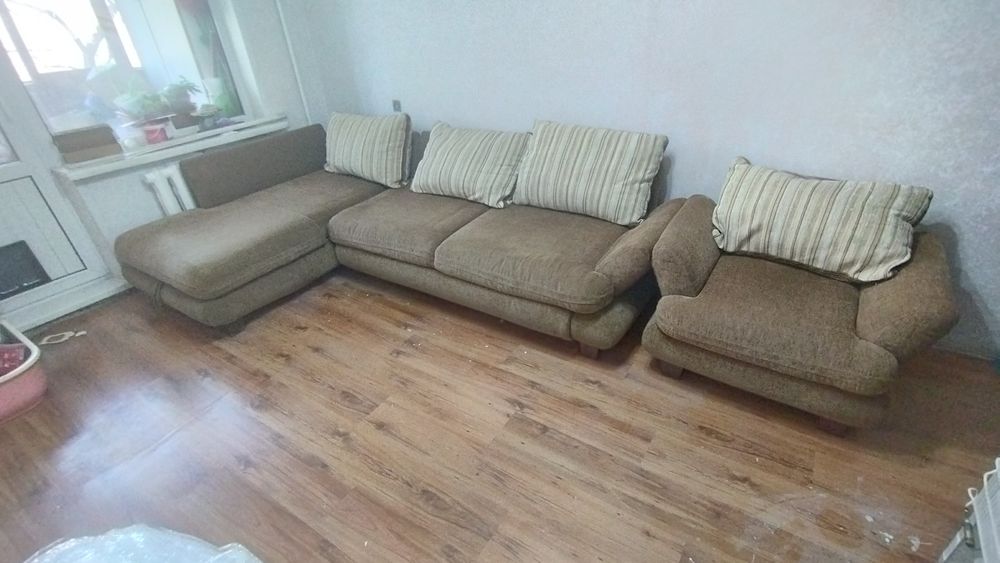 Диван угловой и кресло