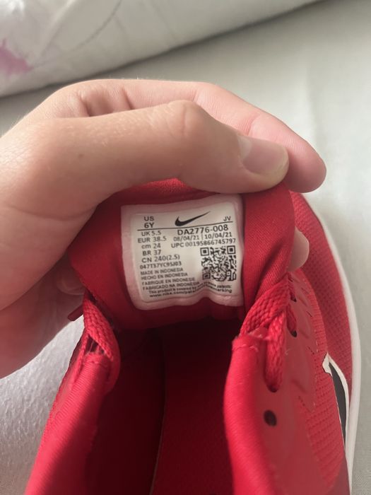 Маратонки Nike  38,5