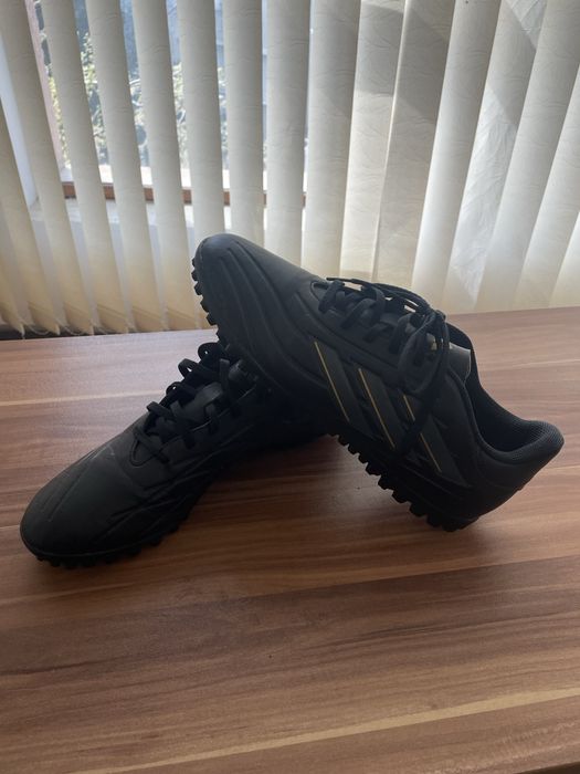 Футболни обувки / стоножки