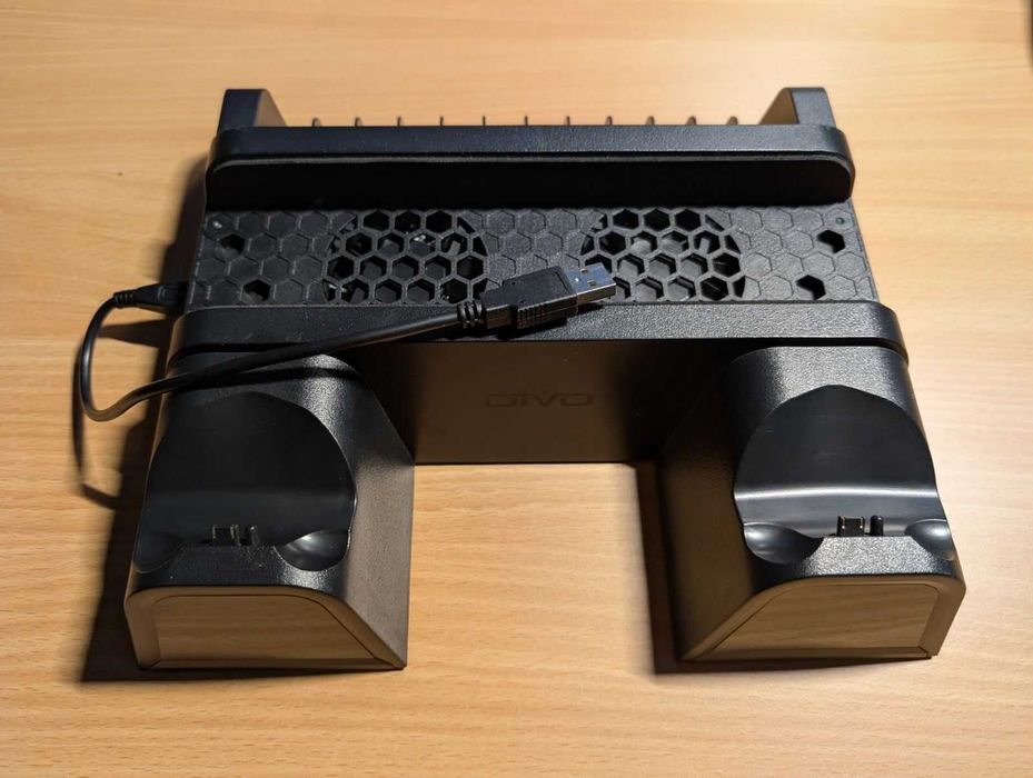 Playstation 4 Pro - 1 TB (черна) + аксесоари