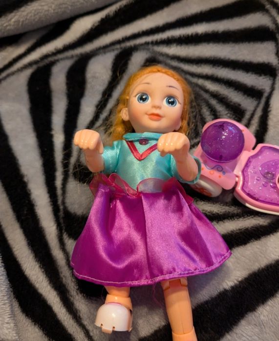 Păpușă interactivă