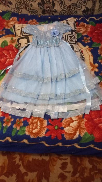 Продам красивое, нарядное платье размер 34