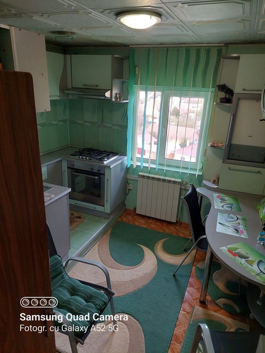Vand /schimb Apartament 2 camere zona MB  et 4 /4   cu îmbunătățiri  sau zchimb cu 3 camere zona MB plus diferența