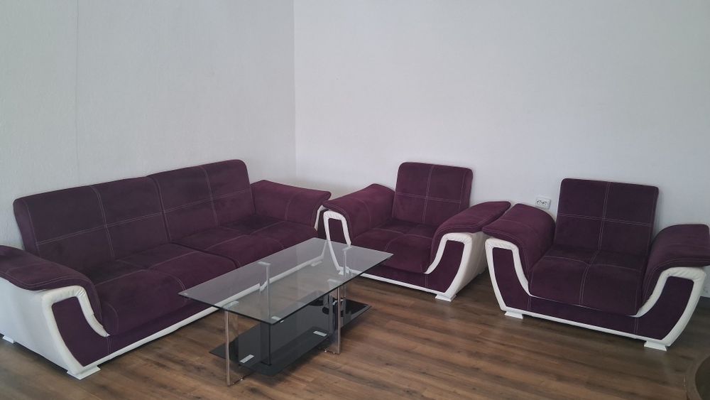 Продавам холова гарнитура (3-местен диван + 2 фотьойла). Употребявана,