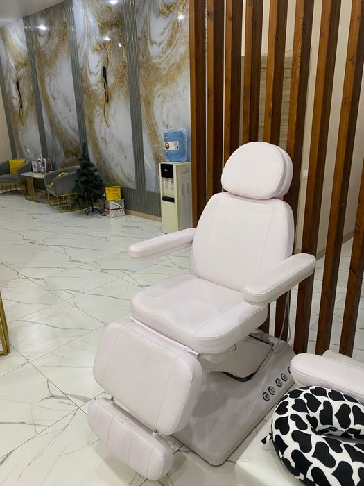 Наращивание ресниц и ногтей