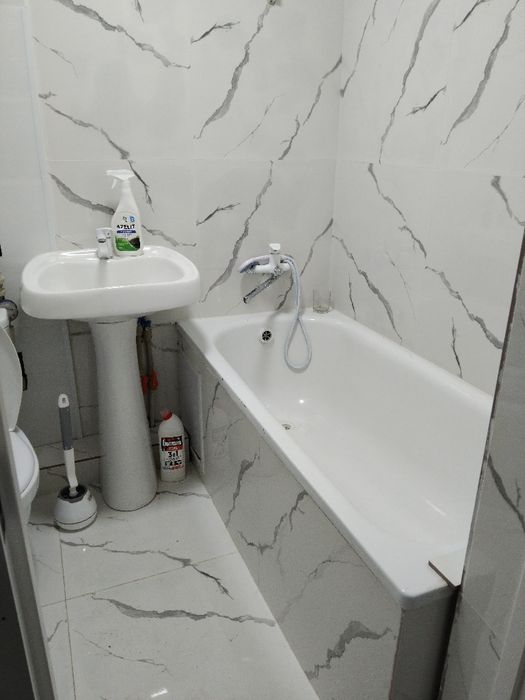 По часам 2000 тыс,В центре