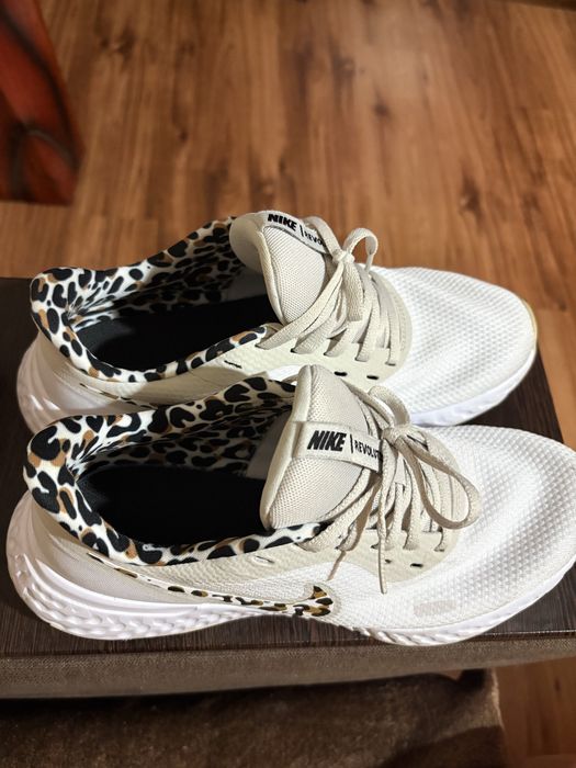 Дамски маратонки -  Nike Revolution