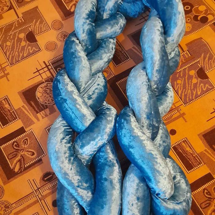 Продам бортик-коса в кроватку.