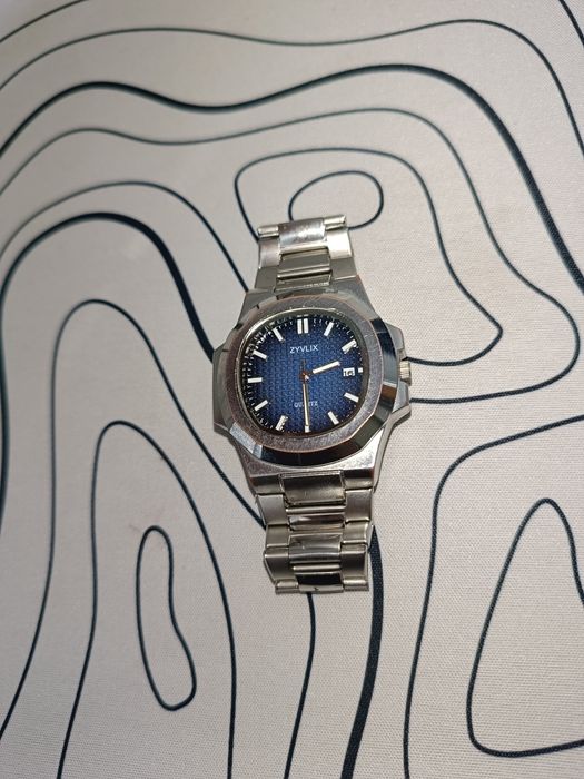 Часы наручные(дизайн Patek Philippe Nautilus)