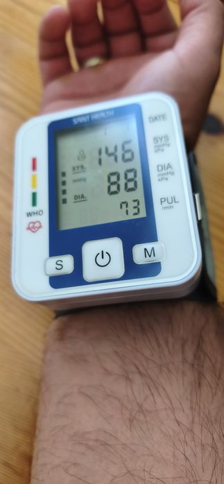 Автоматичен апарат за кръвно налягане за китка Saint Health