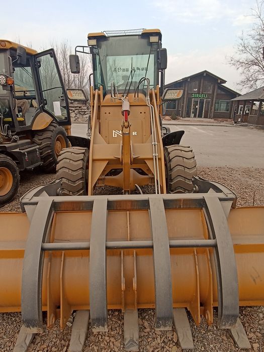 Фронтальный погрузщик NUR