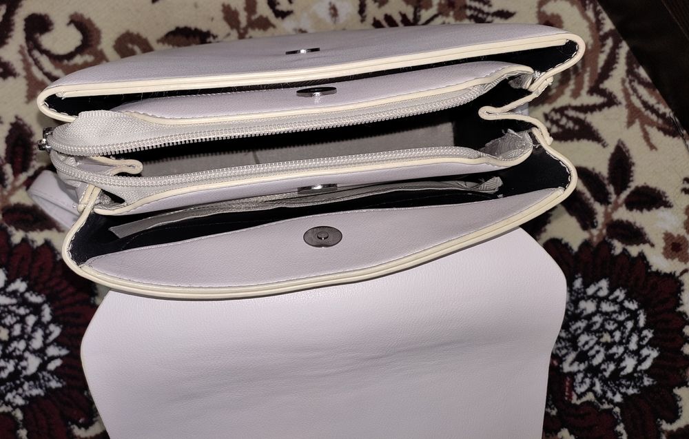 Кожаная портфель для девочек, очень скромная для любого образа подходи