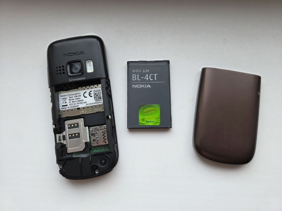 Nokia 6303i - telefon cu butoane
