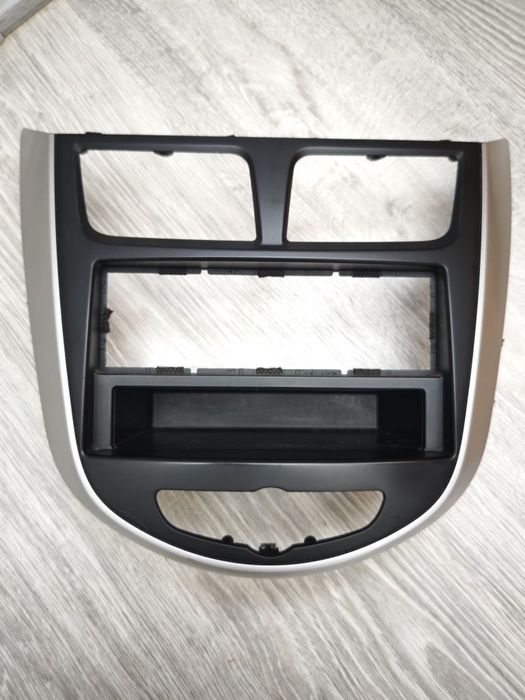 Продам рамку от магнитолы accent