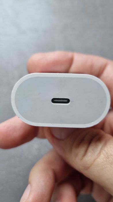 Încărcător iphone 40W sau auto 20W. Dacă ai cablul merge și la Samsung