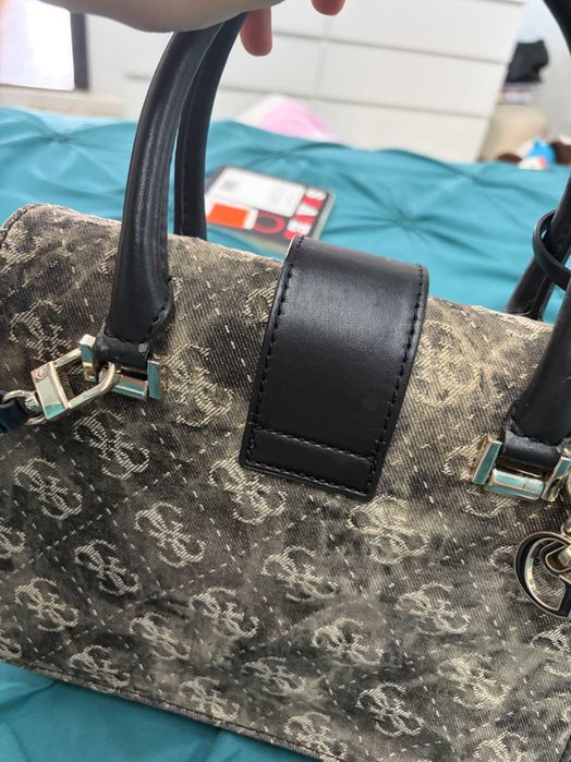 Дамска чанта Guess