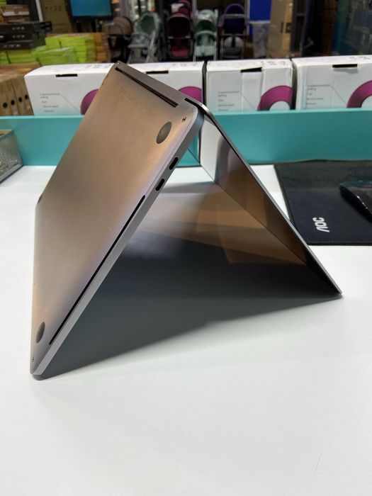 Apple MacBook Pro A1706