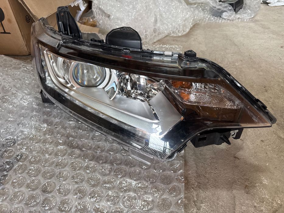 Фар за MITSUBISHI Outleder