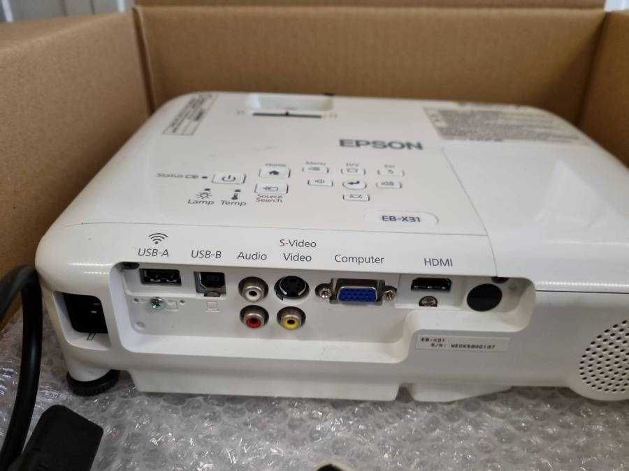 Proiector Wi-Fi Epson EB-X31 XGA HDMI