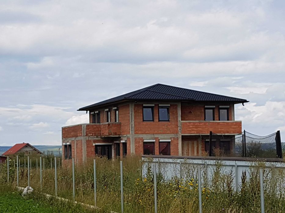 Se ofera spre vanzare casa