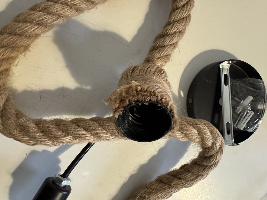 Pendul cu dulie metalică și fir textil