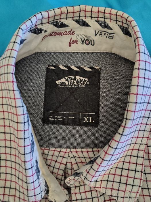 Продавам мъжка риза Vans ,размер Хл