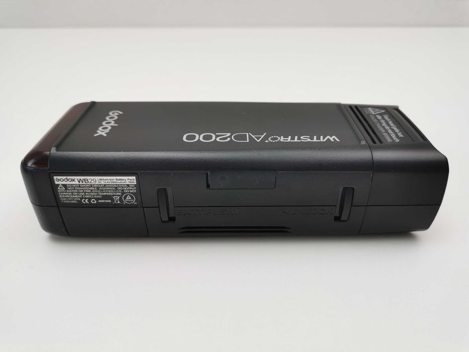 Преносима светкавица Godox AD200