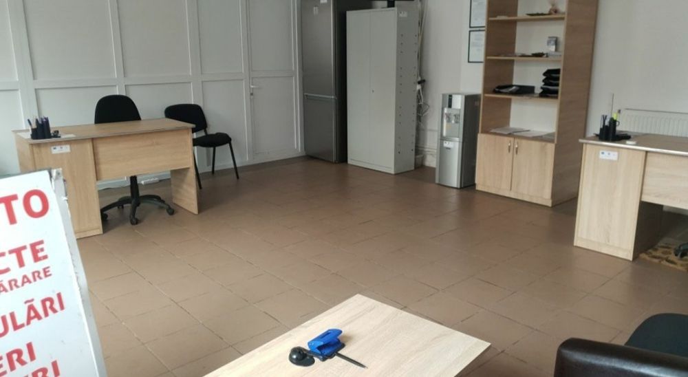 Inchiriez spatiu comercial 40 mp.