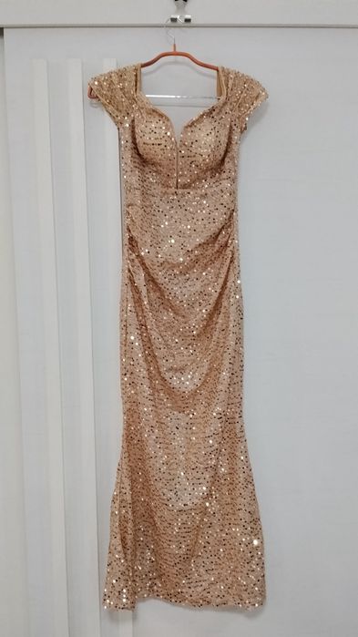 Rochie eleganta culoare aurie