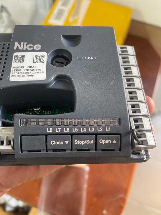Nice RBA3 – Unitatea de comanda inteligenta pentru porti culisante