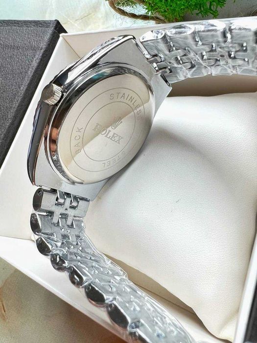 Ceas de mână damă Model 9 – Design Elegant – Cutie Cadou Inclusă