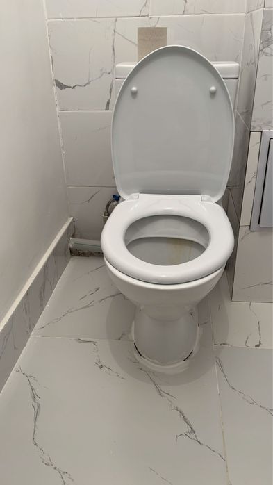 Унитаз  новый ,Левый берегте тұр.