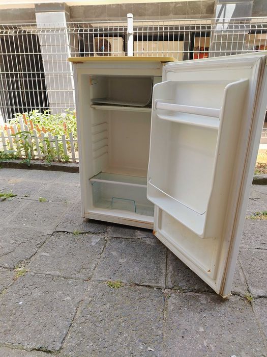 Продавам хладиник Crown