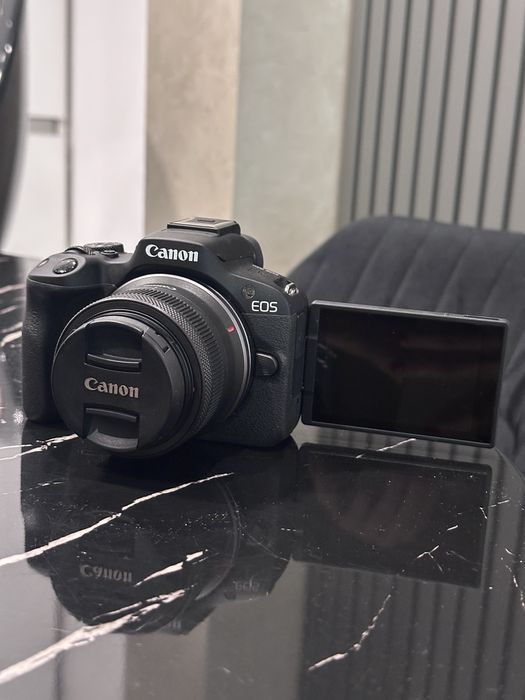 Mirrorless Canon EOS-R50, RF-S 18-45mm