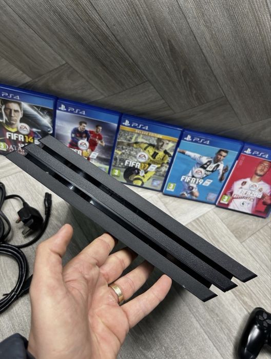 Ps4 pro 1 tb plus jocuri