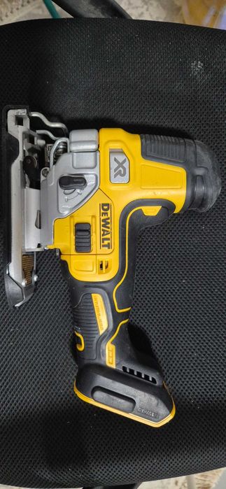 Лобзик Dewalt DCS335