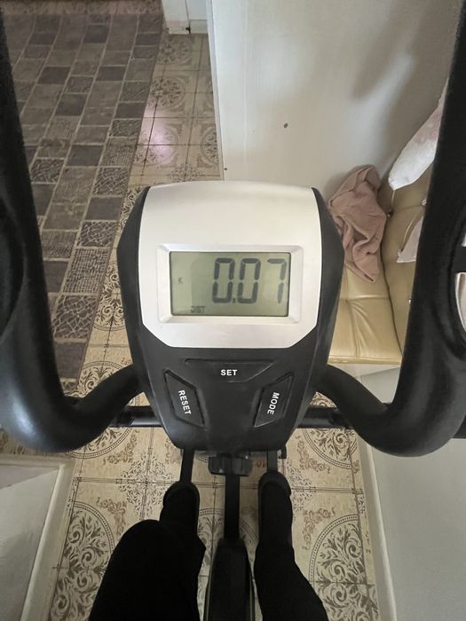 Тренажёр эллипс в идеальном состоянии.