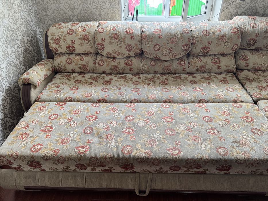 Продам комплект угловой диван и 2 кресла