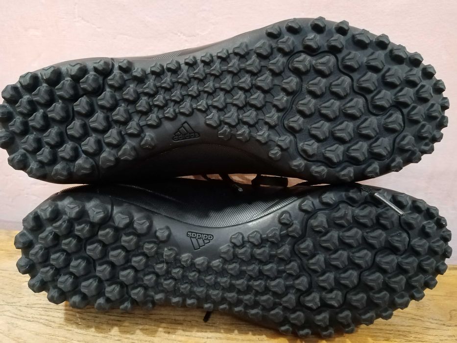 ADIDAS Predator, Оригинални Футболни обувки, стелка - 27 см.