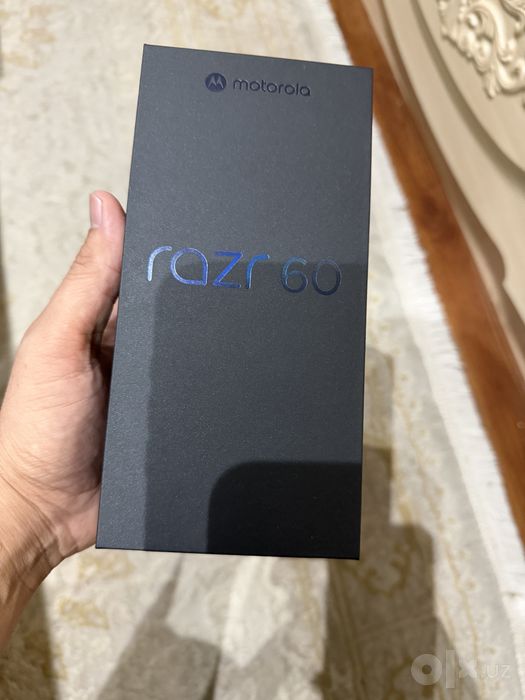 Motorola RAZR 60 , 5G , 256GB 2x Sim Год Гарантии Состояние Новое