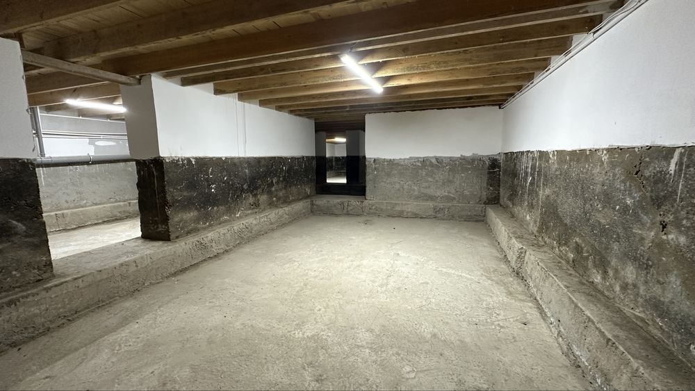 Urganch shaxarda 2 etaj va podval li hovli joy sotiladi