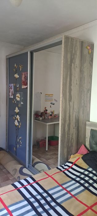 Шкаф купе и двухспальная кровать