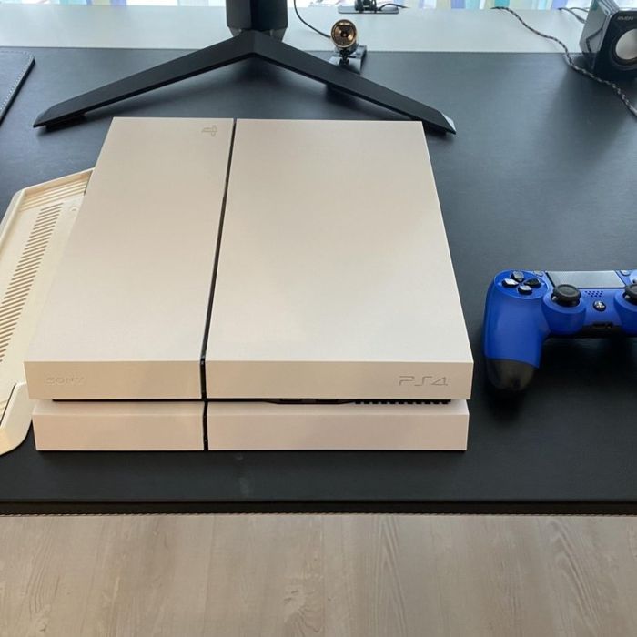 Playstation 4 Прошитая  25 игр закачено