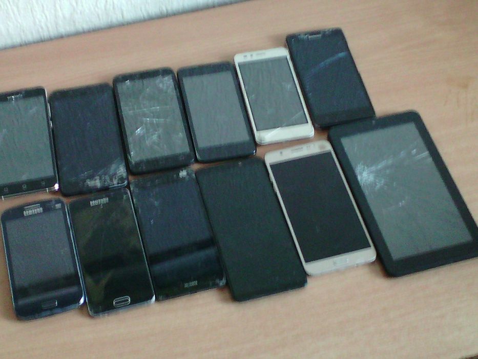 Телефони с копчета и смартфони за части